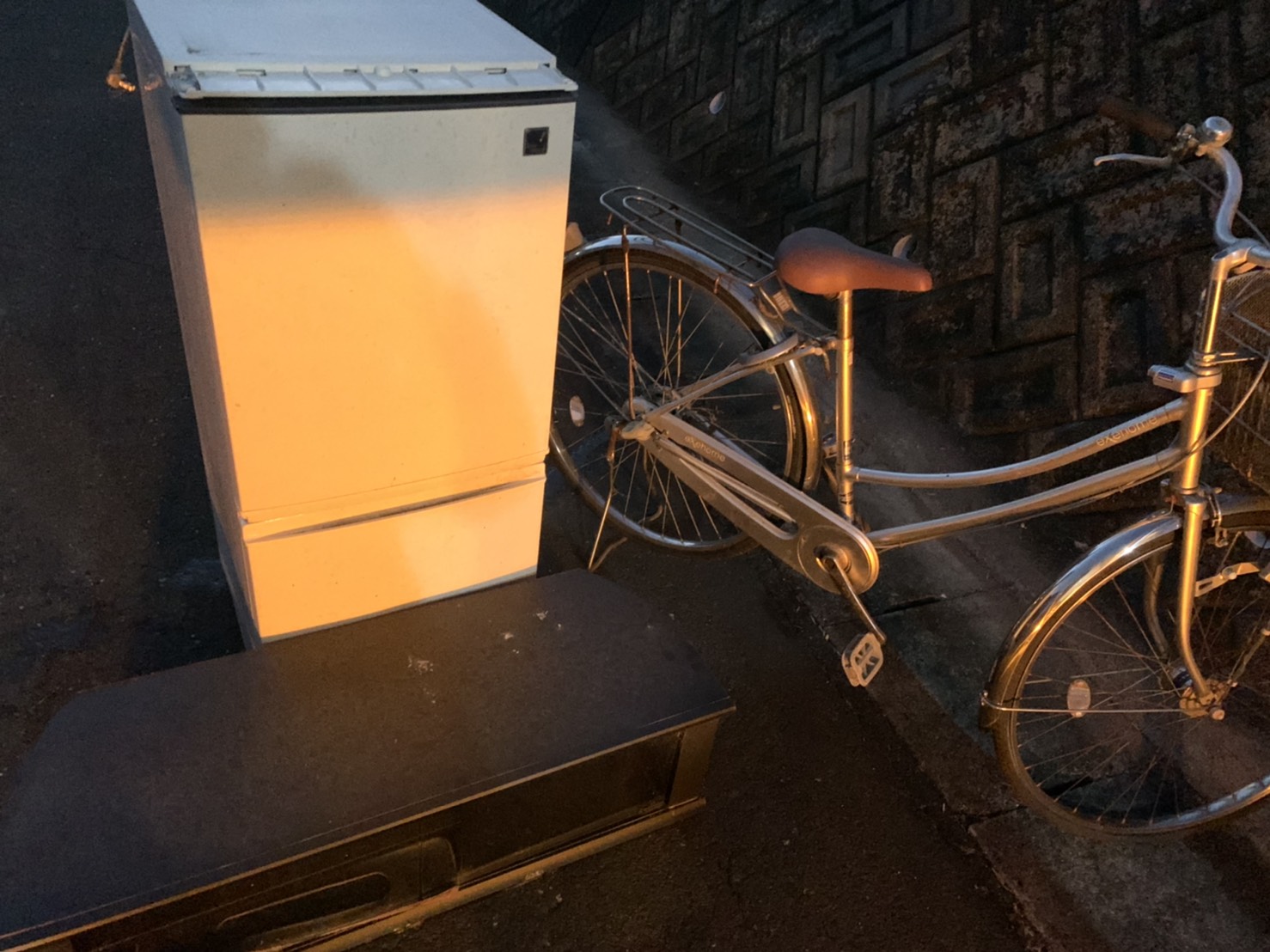 冷蔵庫、自転車、その他不用品の回収前