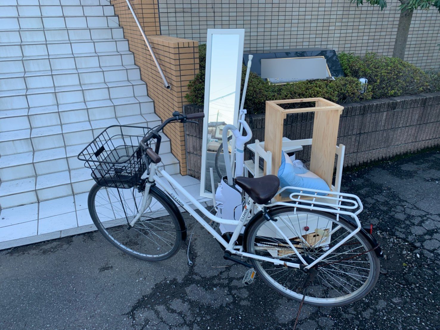 自転車、鏡などの不用品の回収前