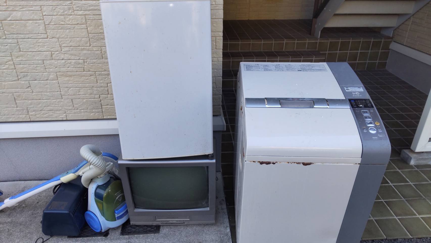 洗濯機、冷蔵庫、テレビ、掃除機、オーブントースターの回収前
